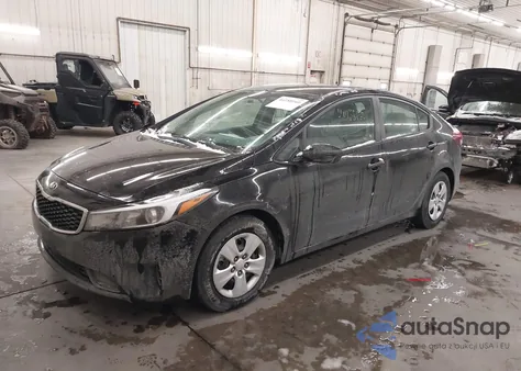 2017 Kia Forte Lx/S z USA, uszkodzony, nr VIN 3KPFL4A74HE106992